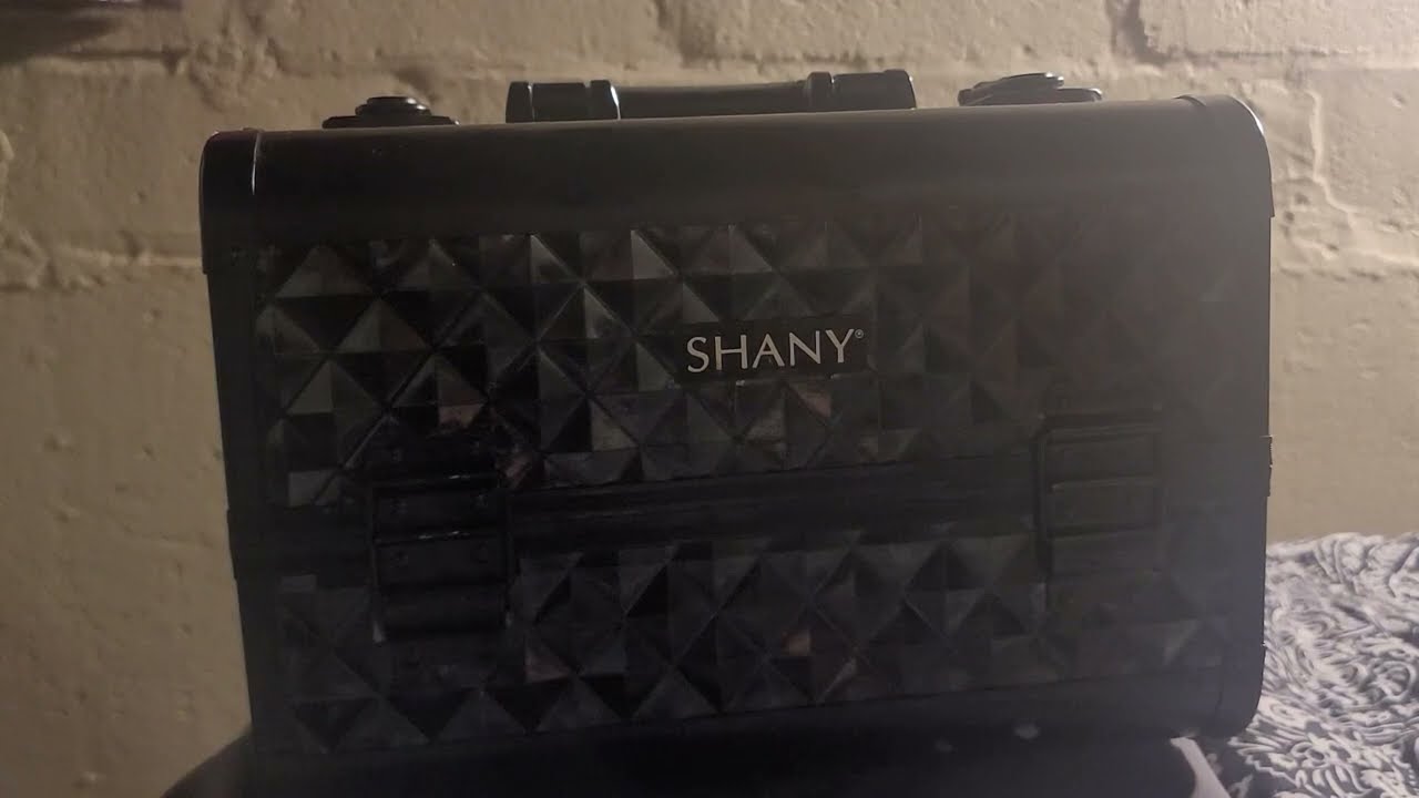 SHANY Mini Makeup Train Case With Mirror Review