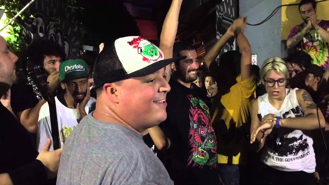 A Todos Reaças que eu Amo/Esta Casa Mata Facistas