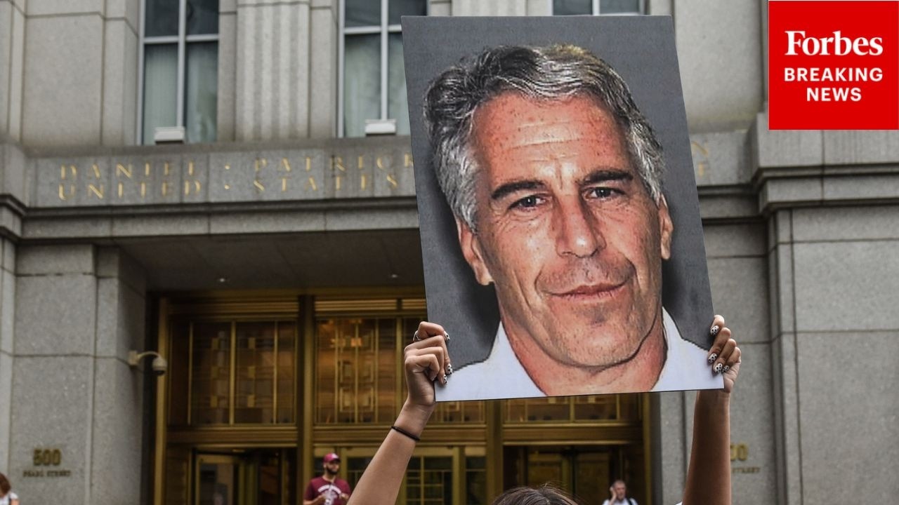 Prison Guard Told FBI About &lsquo;Suspicious&rsquo; Document Shredding After Epstein&rsquo;s Death, Report Says