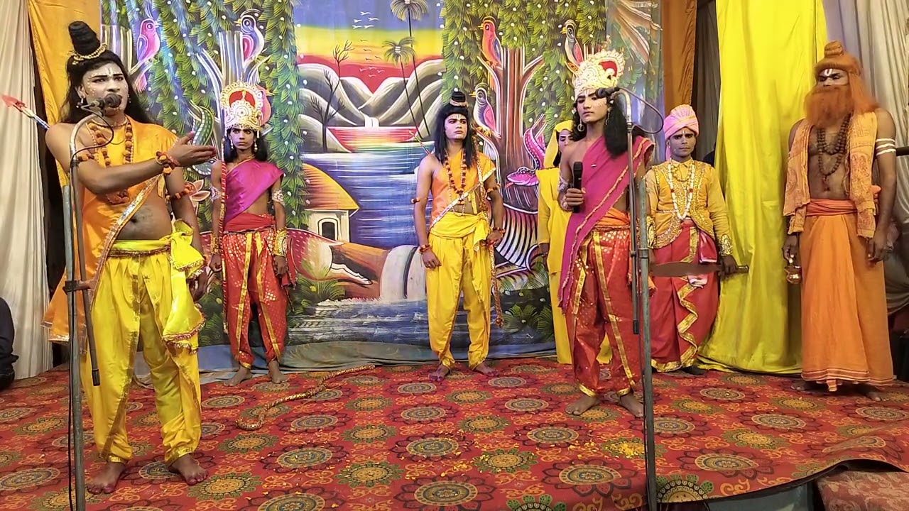 चित्रकूट में राम भरत मिलाप। चरण पादुका लेकर अयोध्या लोटे भरत, जय महापुरुष बाबा रामलीलासमिति