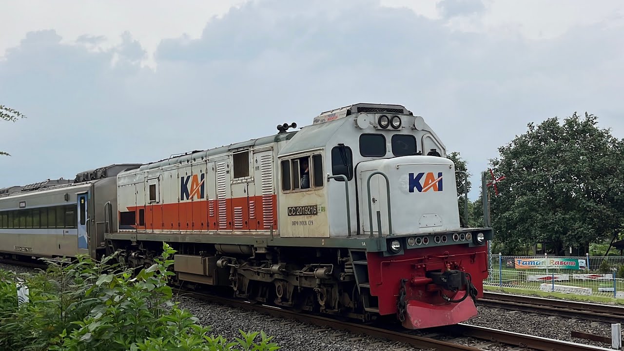 CC 201 92 16 CPN | KA 7006 BATAVIA (GMR-SLO)