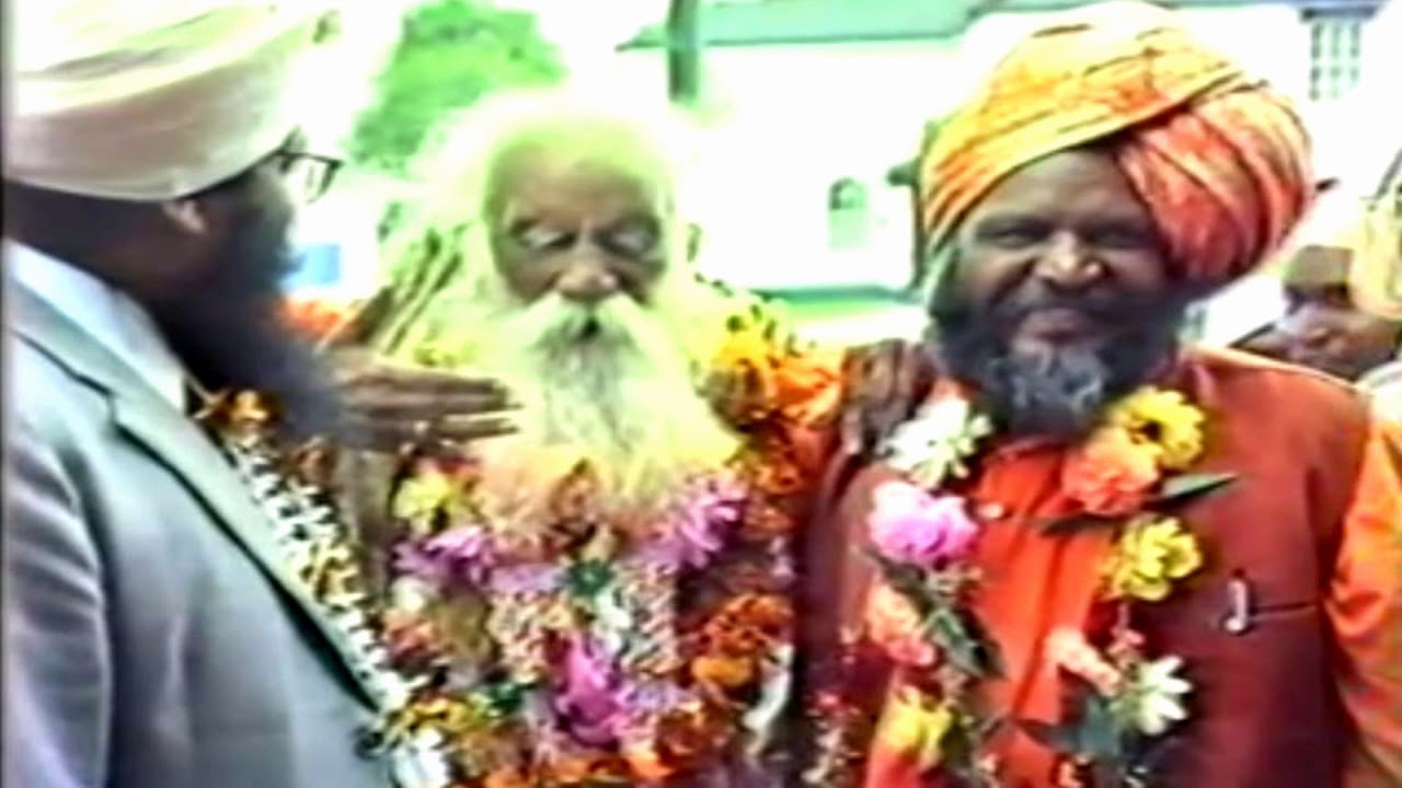Shri shri 108 Sat Guru Gian Nath Maharaj Ji at mandir 1982