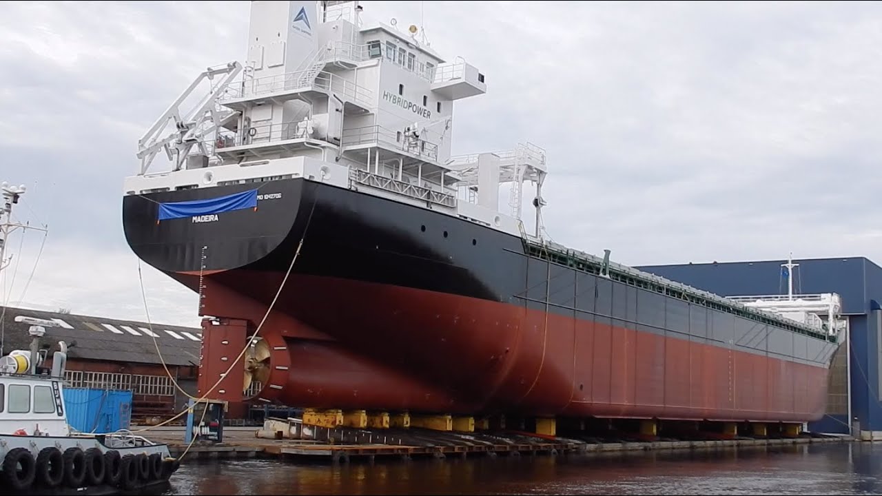 Spectaculaire Tewaterlating Van Gigant 'AASLAND' Bijgewoond Vandaag Bij Royal Bodewes* - #3449NL