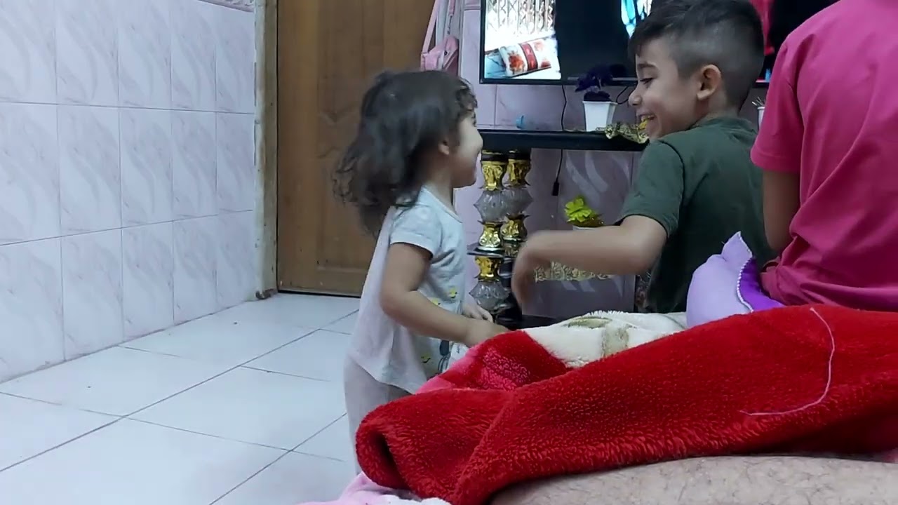 رانيا صاير تكلم مع اطفال