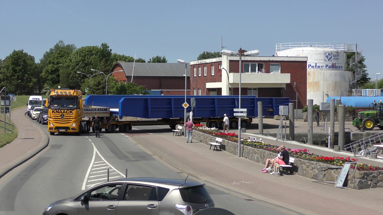 2018 06 06 Wyk auf Föhr Brücke1 wird vom Heimathafen zur Mole gefahren (4K)