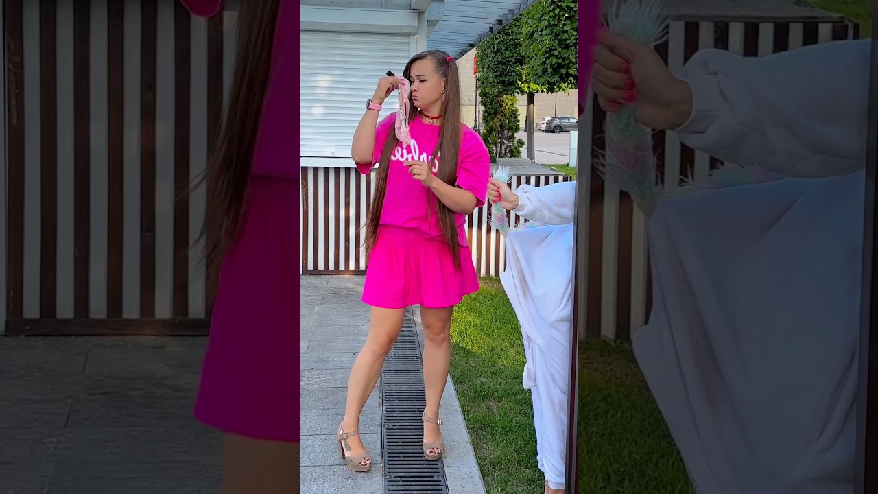 unicorn plays with barbie 🦄❤️&zwj;🔥🎀