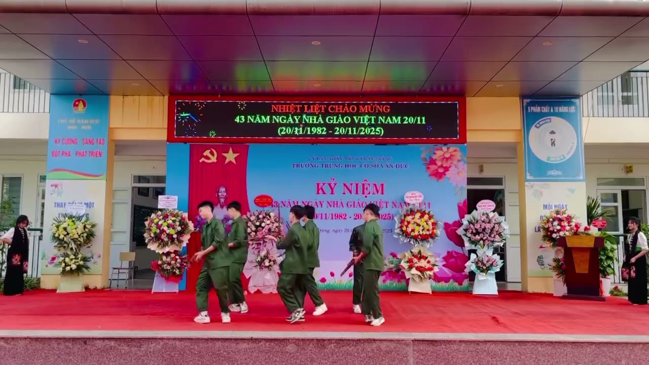 Múa hát: Gặp nhau giữa rừng Mơ- Chiếc khăn Piêu- khối 9 - THCS Văn Đức.