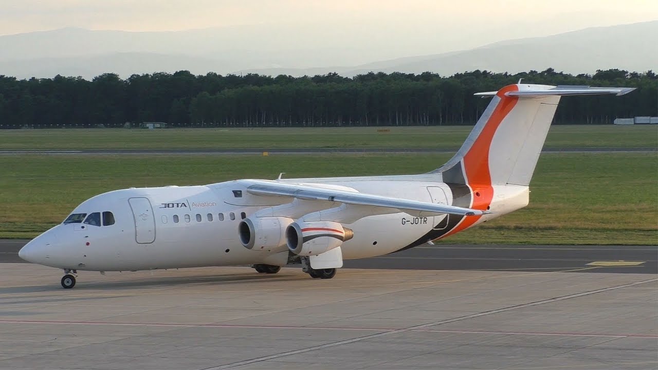 Jota Aviation BAe Avro RJ85 landing at Graz Airport | G-JOTR