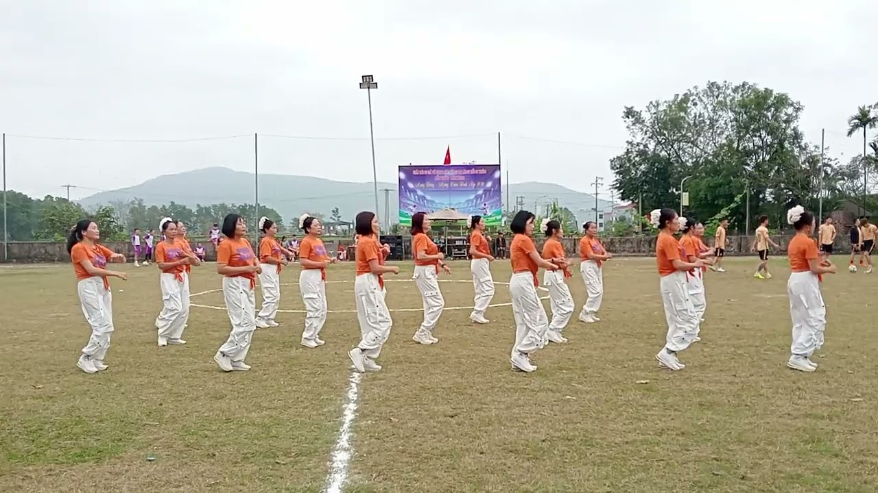 Nhảy Dân vũ 18 bước Cô gái paco Đội DV Thôn 5 