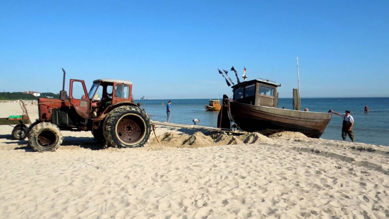 Fischer am Strand von Ahlbeck auf der Insel Usedom