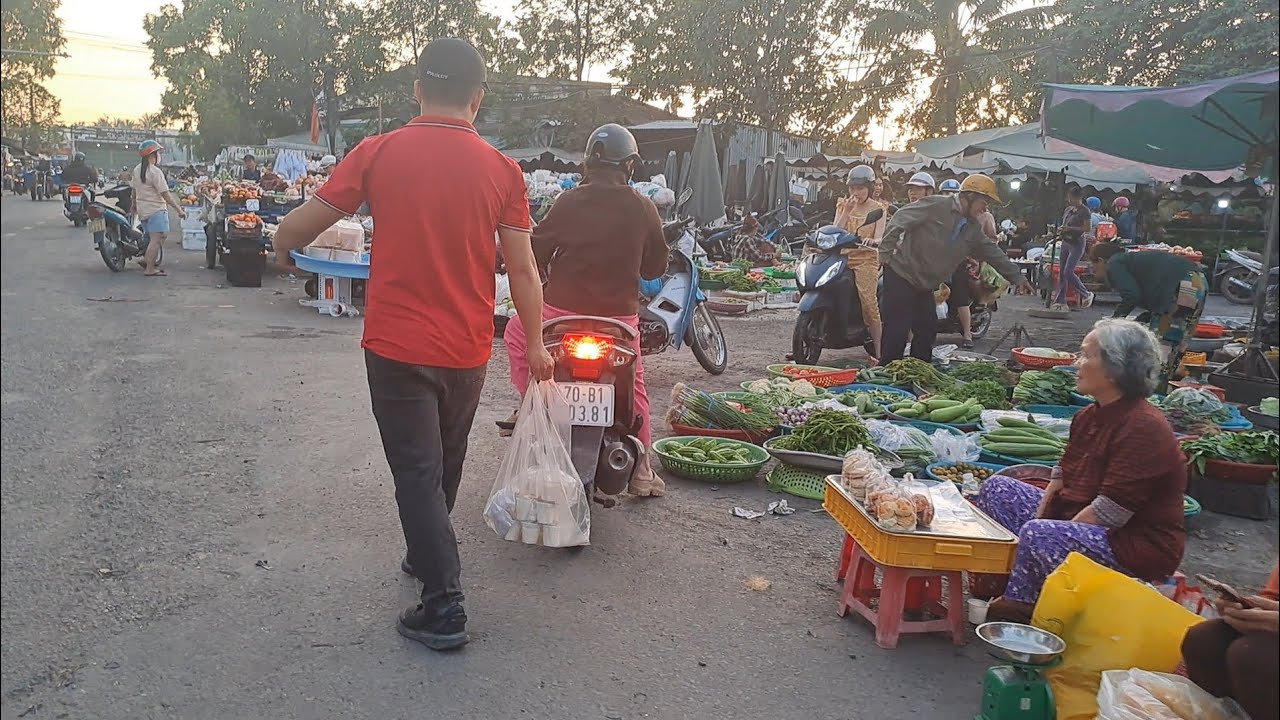 Khung cảnh buồn hiu chợ Tây Ninh
