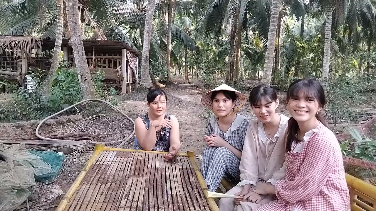 Video đầu tiên của kênh Mẹ của Chị Em Sinh 3 -Mẹ của Chị Em Sinh 3 