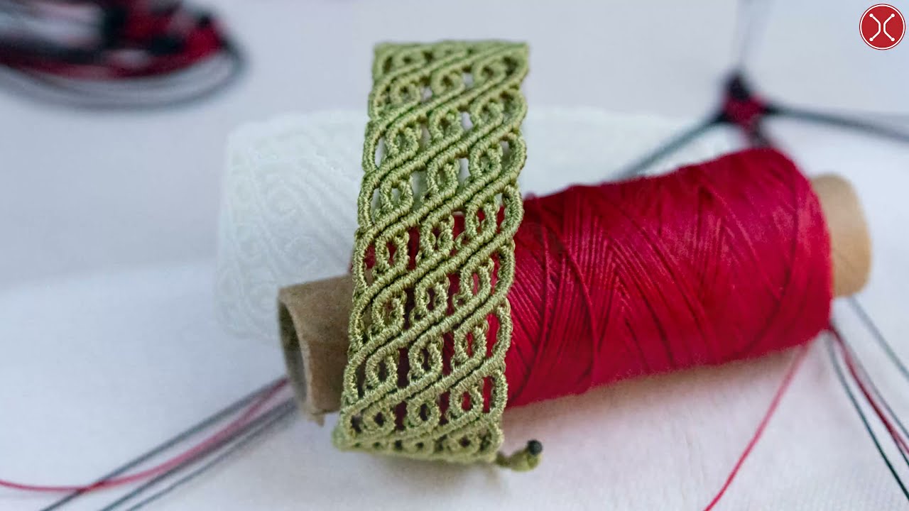 Macrame Bracelet : Triple Wave Macrame Bracelet Tutorial |