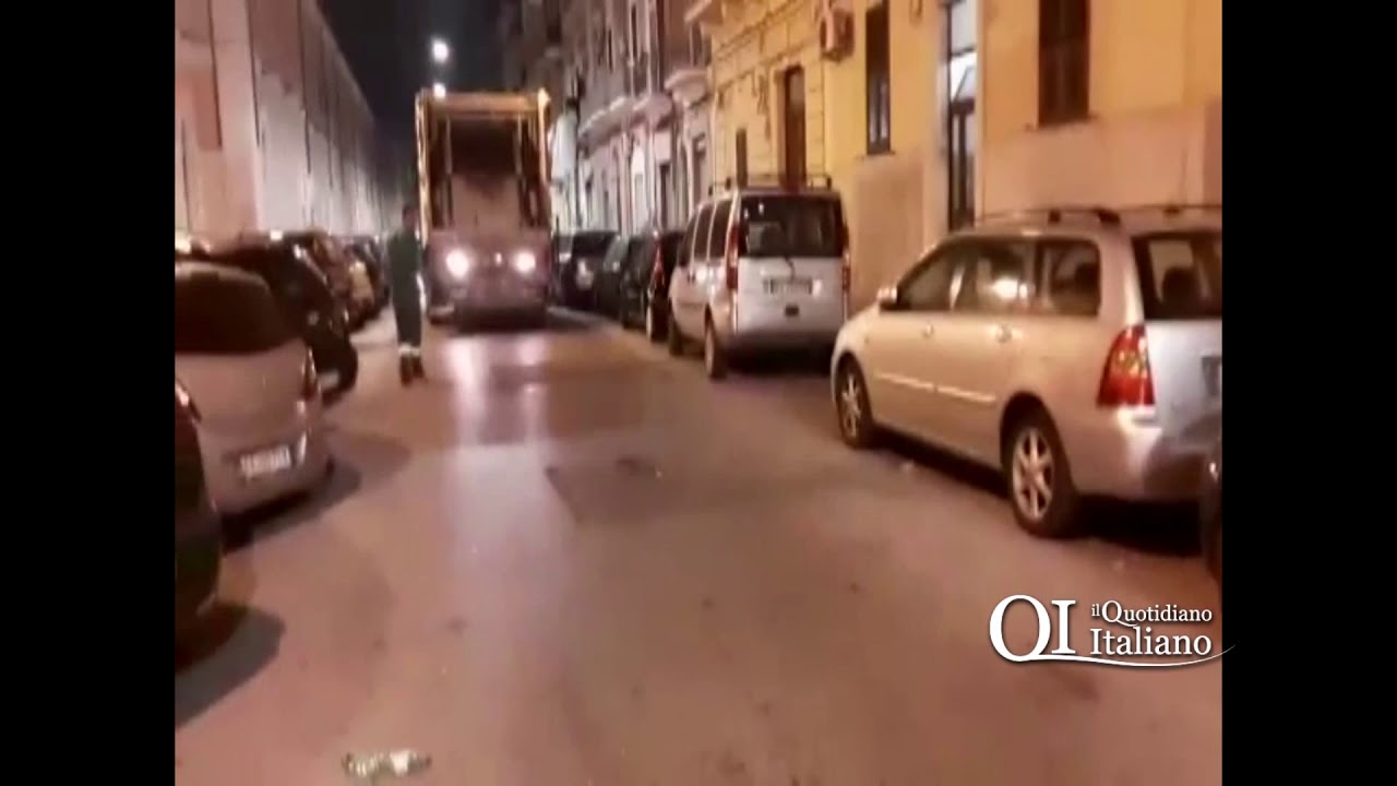 Bari, Multipla in minchia parking: compattatore bloccato. Delirio su via Nicolai