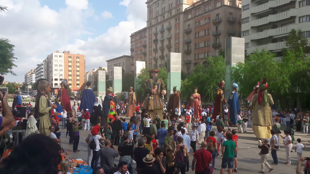 Món Gegant a Reus - Ball final dels gegants participants (Catalunya)