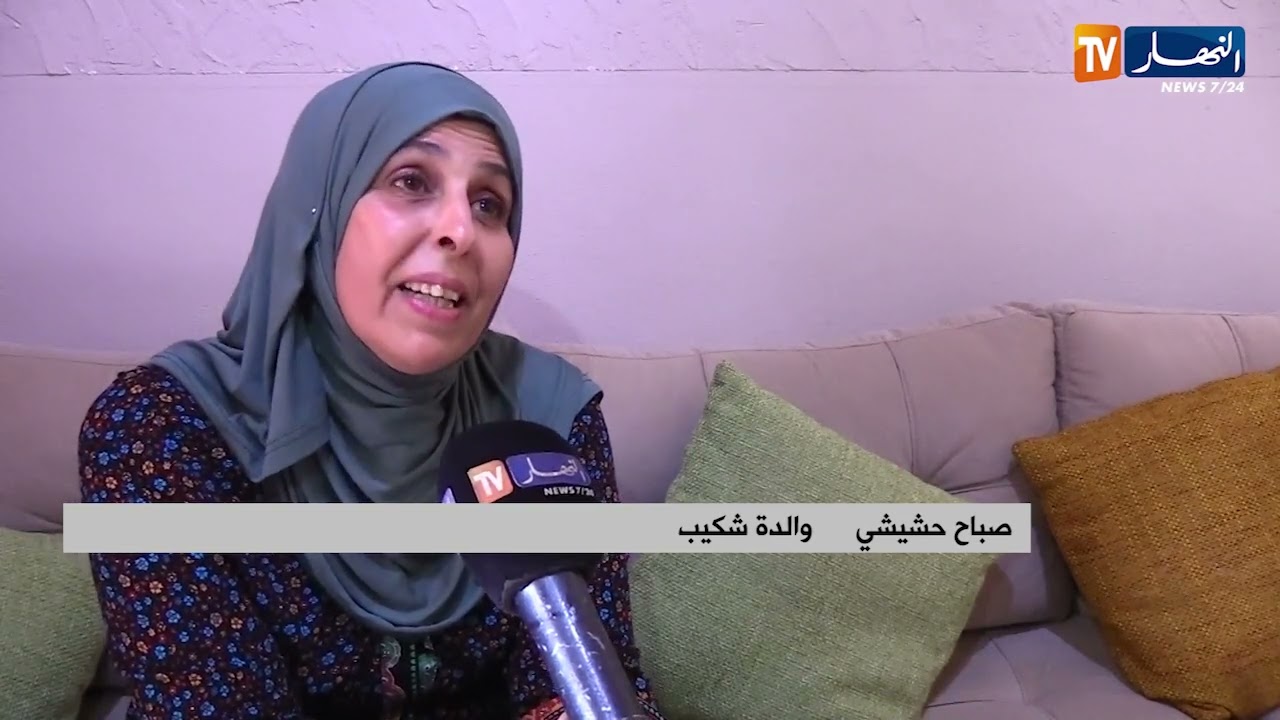 بعد سنوات من التضحية.. طفل تريزومي يكرم امه على طريقته الخاصة