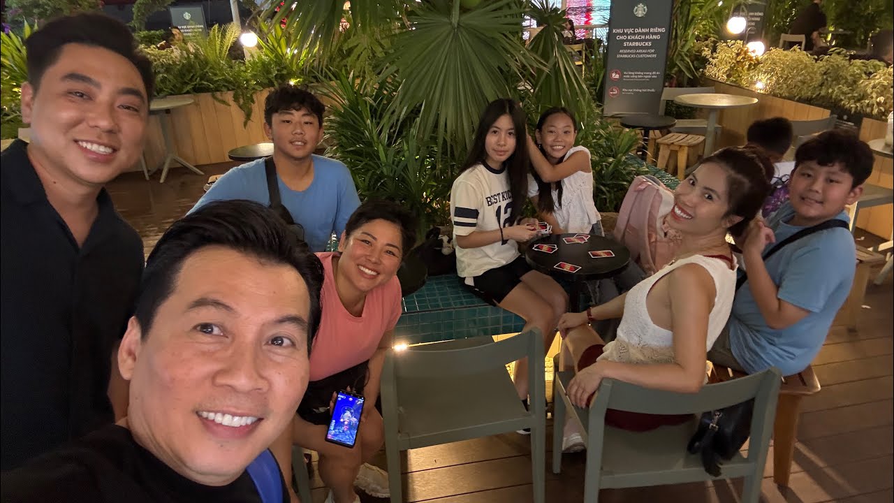 Bến Bạch Đằng có thuyền dạo sông Sài Gòn 