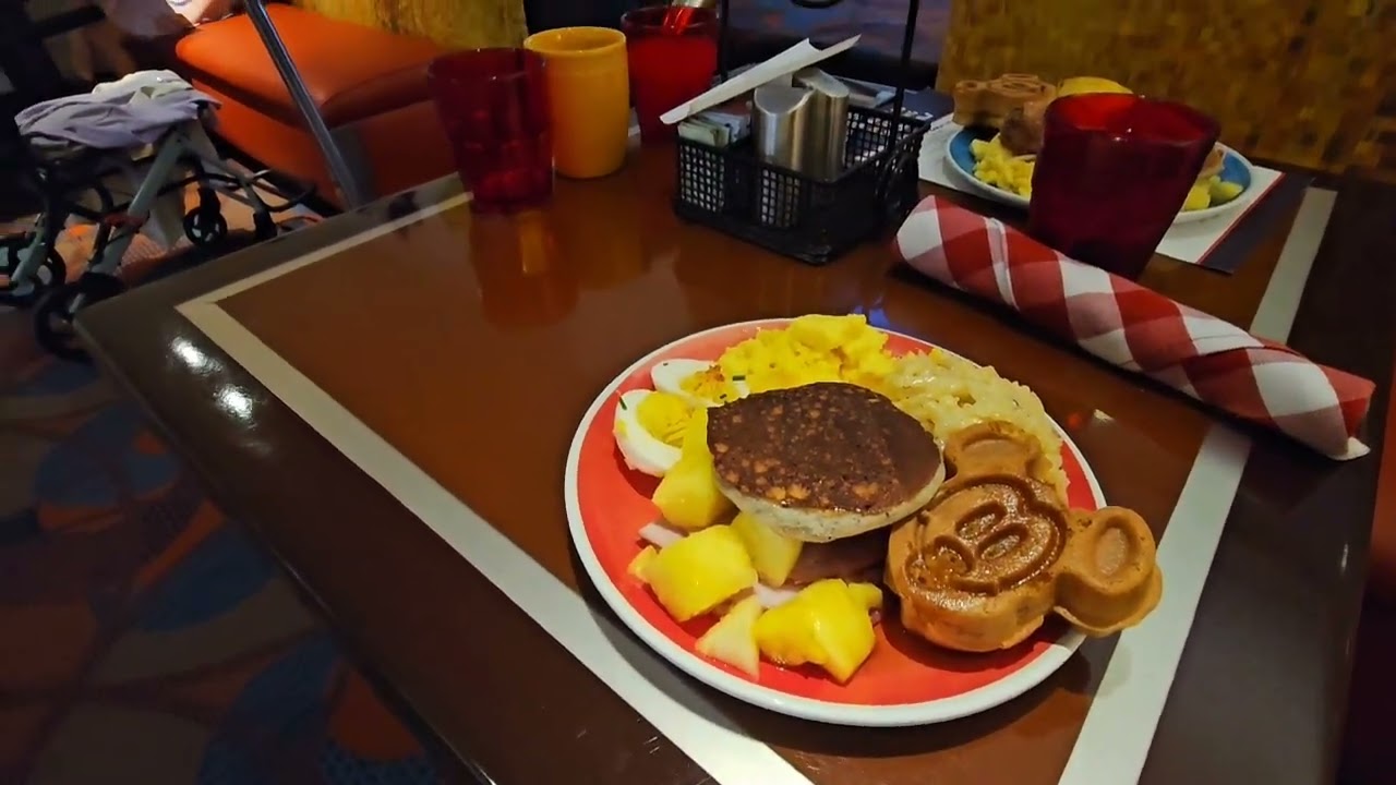 Breakfast at Chef Mickey's, arcade & riding the monorail loop