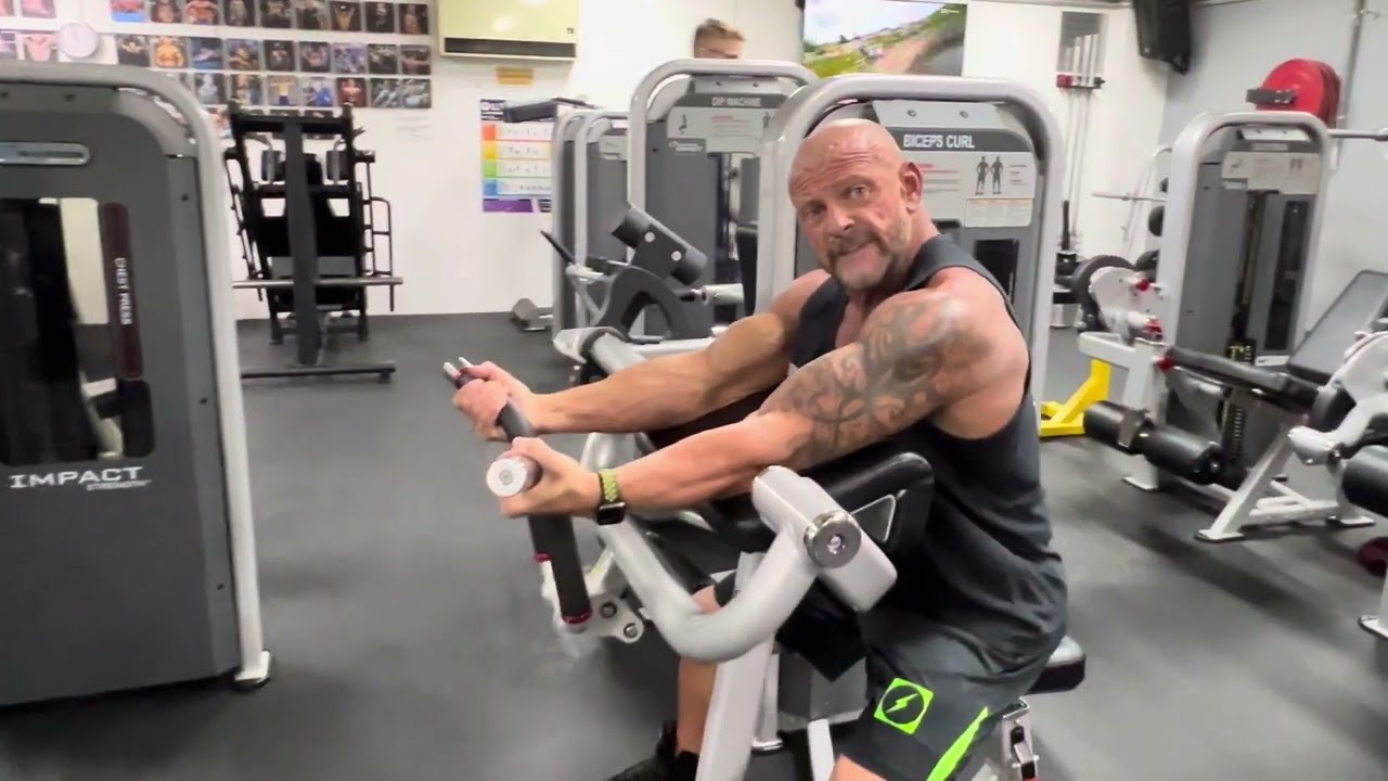 Preacher Curl (Machine)