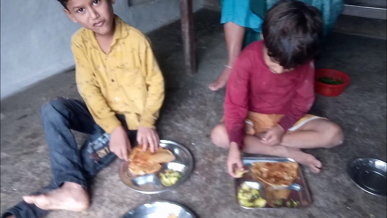 बारिश में बच्चों का हुआ नाश्ता #shortvideo #barishstatus #shortsvideo