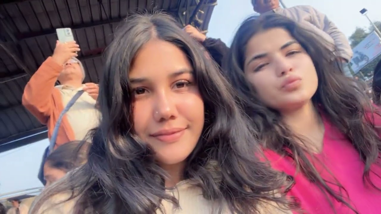Hum gye Rishikesh Ganga Arti dekhne 🙏🏻 #rishikesh  #gangaaarti #gangariver #trivenighat 