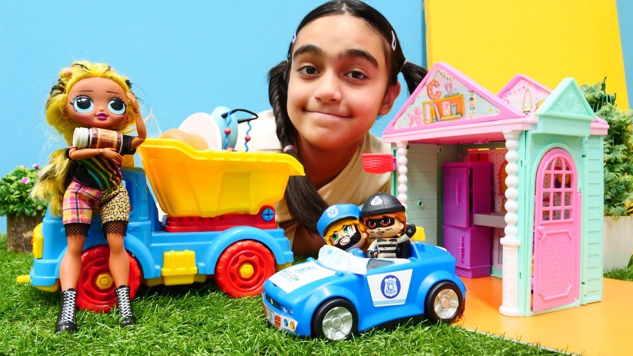 LOL Bebeğin Eşyalarını Hırsız Çalıyor! 🚓🧸 Zeynep ile Çocuklar İçin Polis Oyunları
