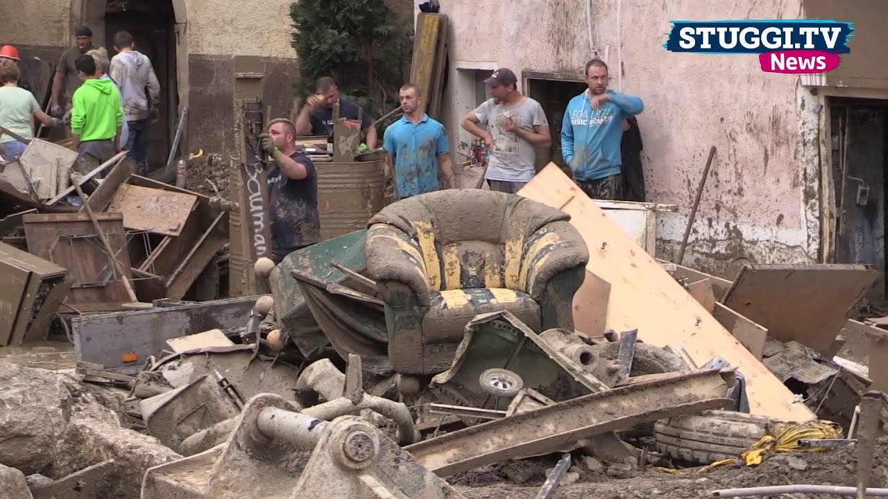 Nach Unwetter: Aufr&auml;umarbeiten im zerst&ouml;rten Braunsbach