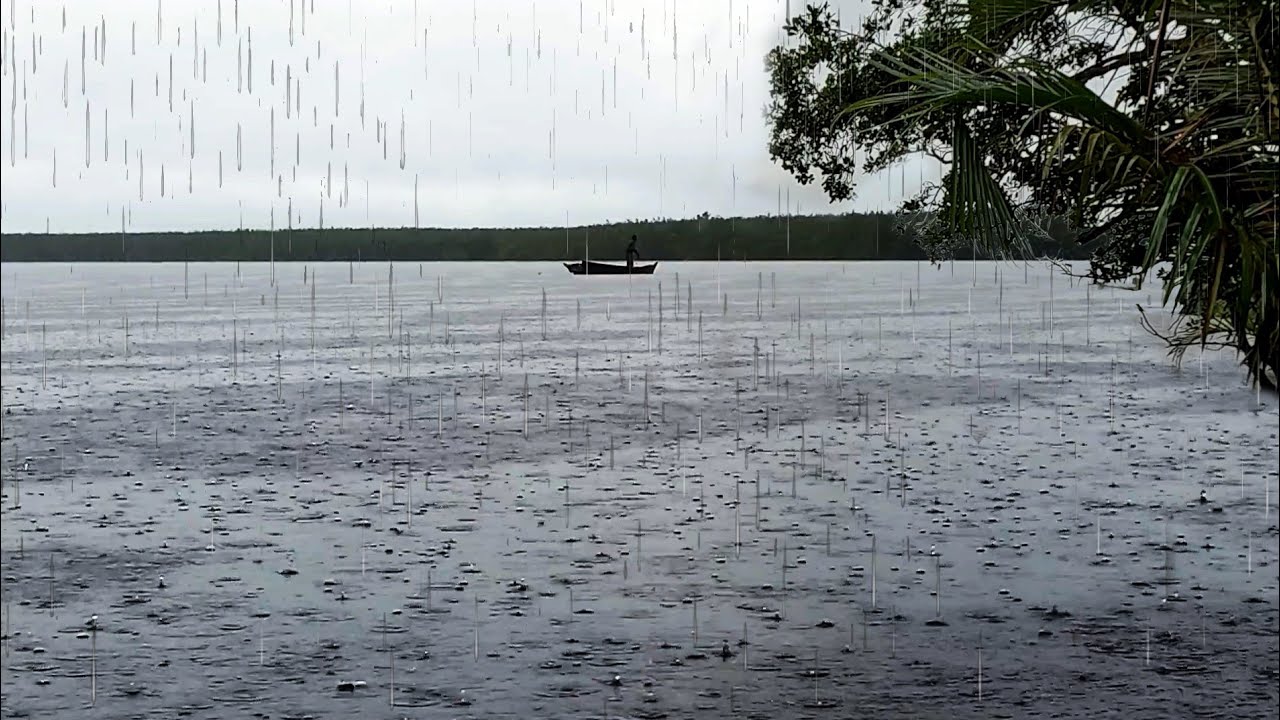 Seharian diguyur hujan saat mancing di sungai sampai kelaparan langsung masak di perahu