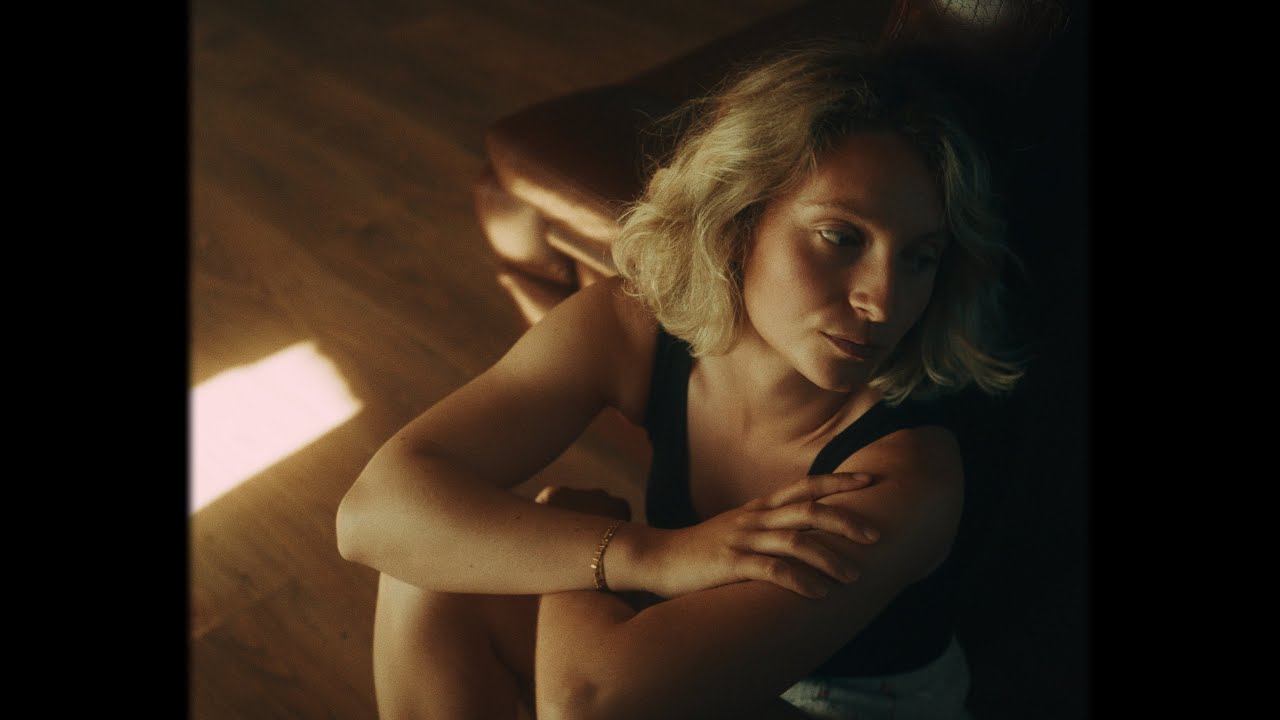 Nell - Parachute (Clip officiel)
