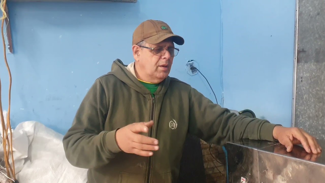 Descascando  10 cocos  na máquina  veja  quanto  tempo!!!