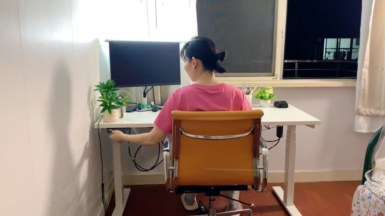 VLOG | One day off for a headache | new desk setup, meals of the day & finally kind of living alone