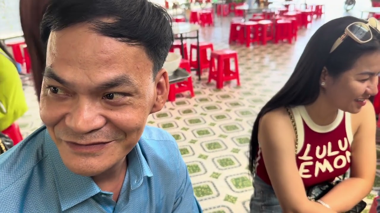 Nhom em tới quan an hủ tiu nha ca nha 