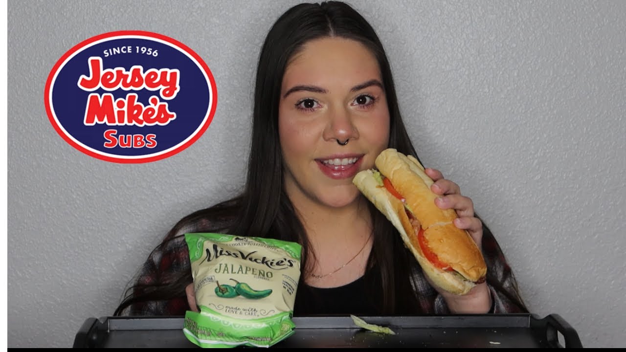 Мукбанг с горячим итальянским сэндвичем от Джерси Майка | Чипсы с халапеньо от мисс Вики