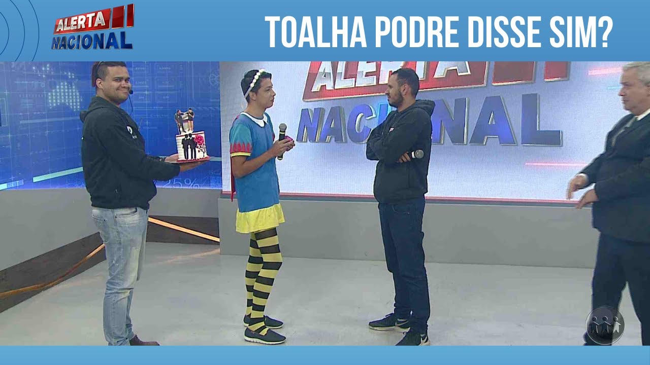 DENIS PEDE TOALHA EM CASAMENTO: Será que ele disse sim?
