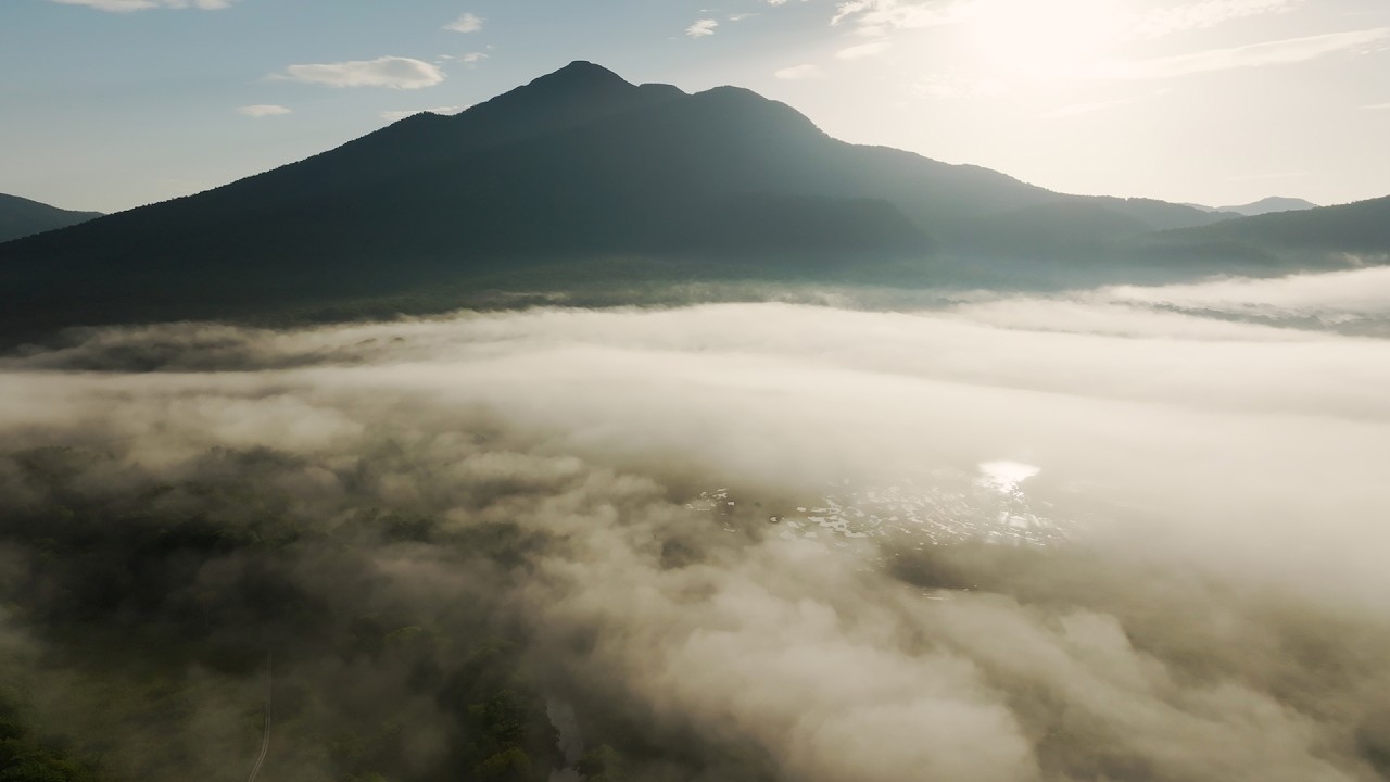 誰もいない朝、雲海の尾瀬ヶ原