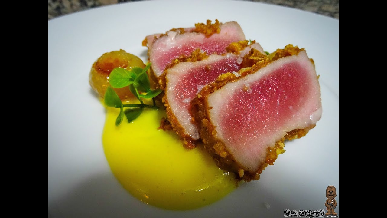 Atun Rojo Marinado en Soja con Costra de Kikos, Salsa de Naranja y Cebollita Glaseada