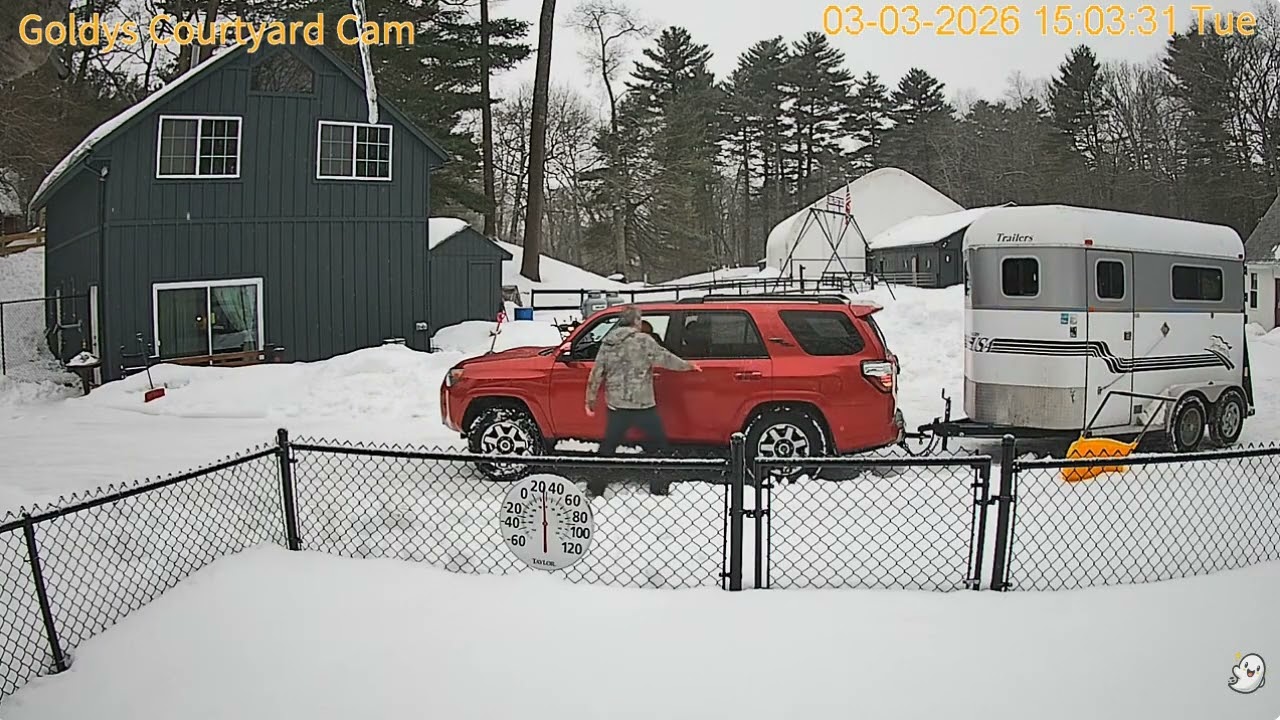 Goldy's Courtyard  256pm Bao arrives parking scenes hay;Justin snow blower;321pm ET ICE  332026