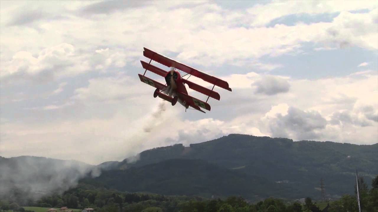 Gernot Bruckmann shows his giant Fokker DR1