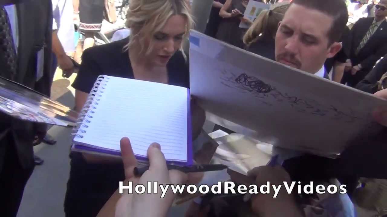 Kate Winslet greets fans at her star ceremony in Hollywood