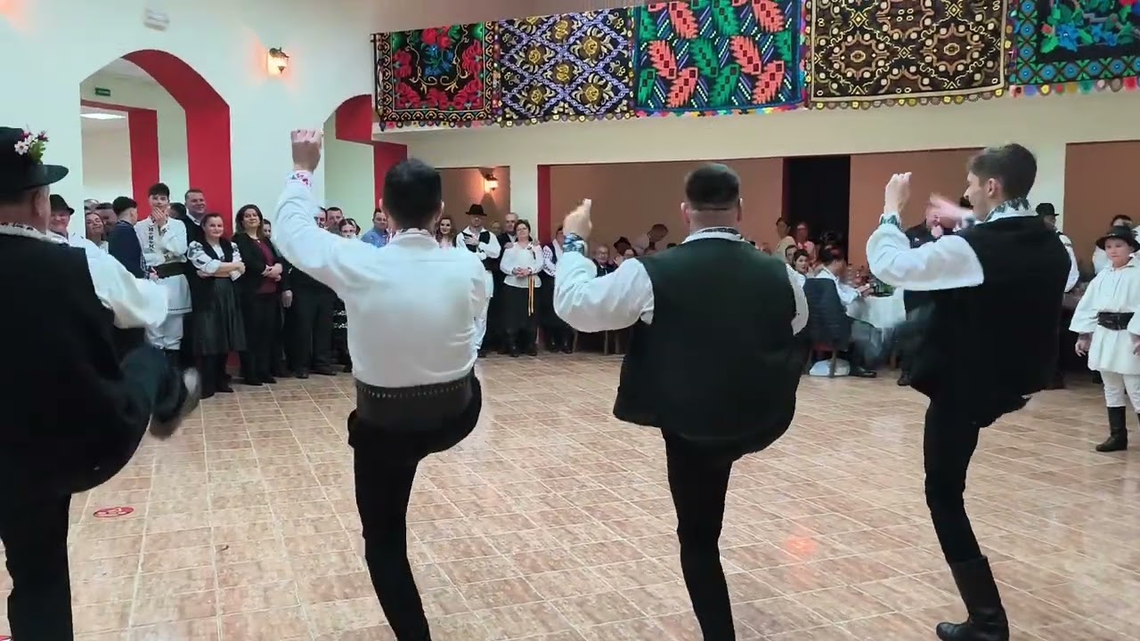 Joc fecioresc! Generațiile I și III de jucăuși!Ansamblul Folcloric DOR TRANSILVAN 