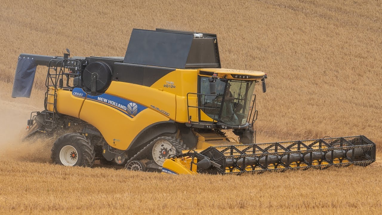 New Holland CR9.80 - 10.6m (35ft) - Winter Barley Harvest