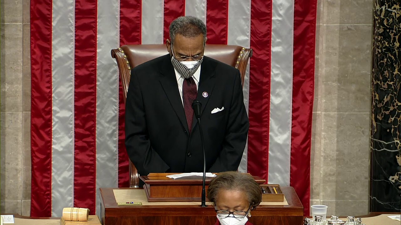 VIRAL MOMENT: House Democrat closes prayer: 