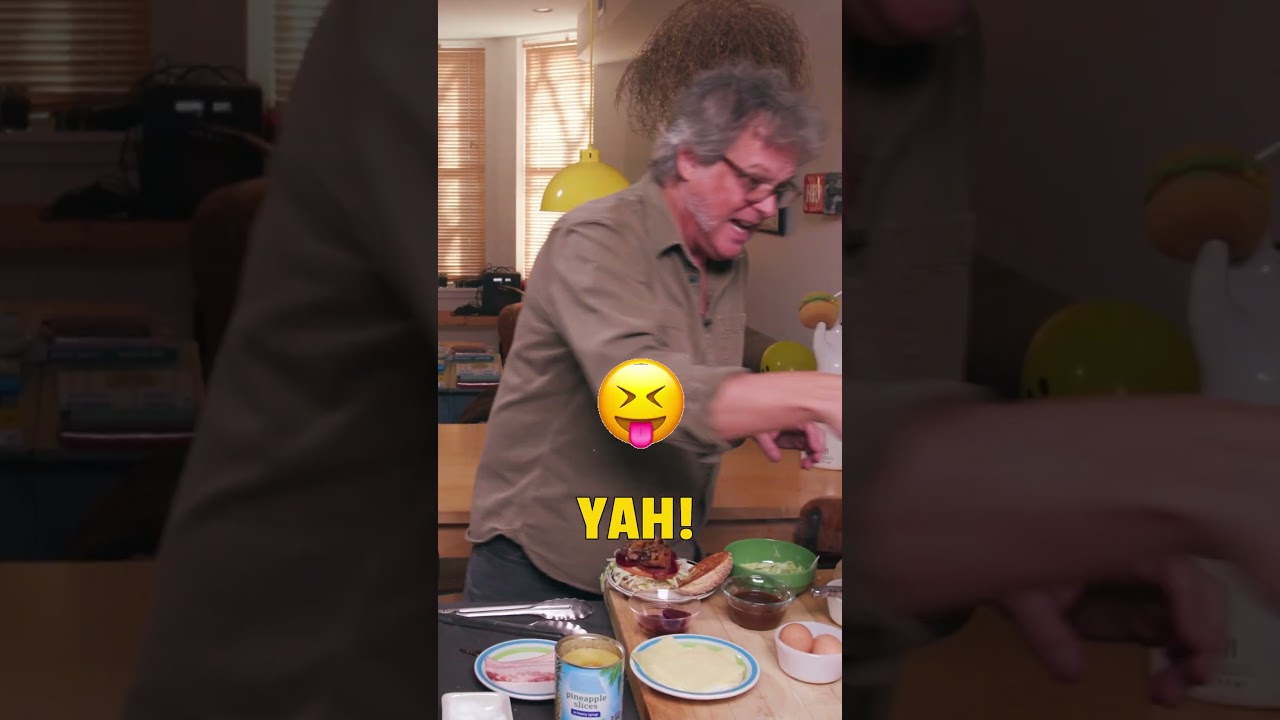 Australians do crazy sh** with their burgers 🇦🇺😂