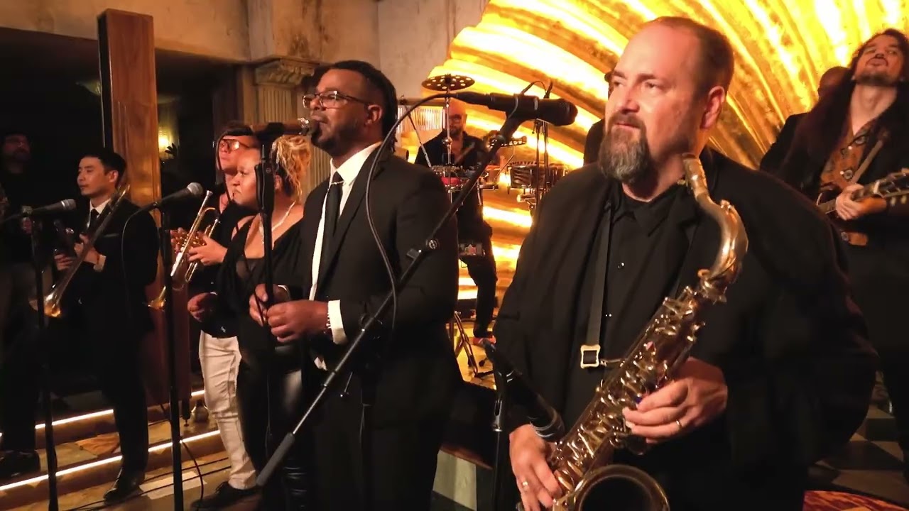 Smoke and Mirrors Sound System - World Upside Down [LIVE]