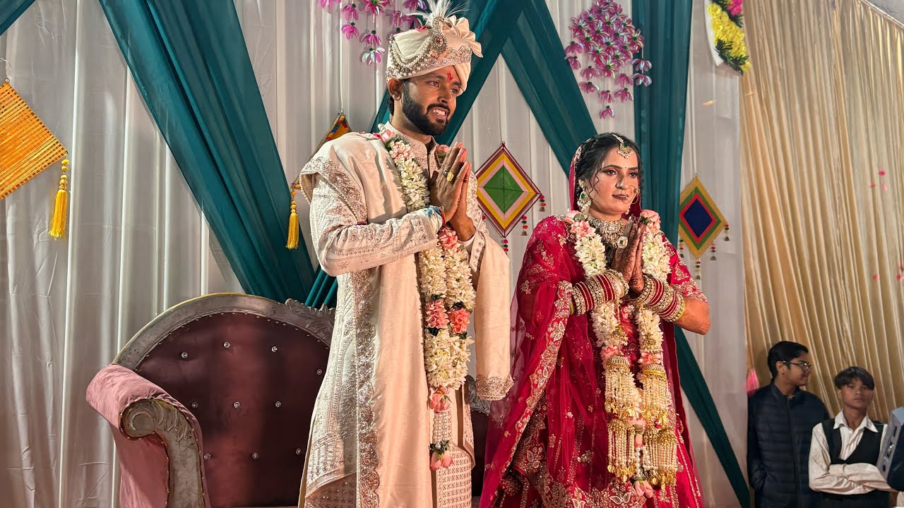 Bhaiya ki shadi enjoy kro dosto 