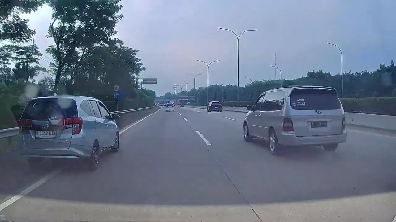 VLOG - Menikmati Suasana Tol Siang Hari, Adem Banget!