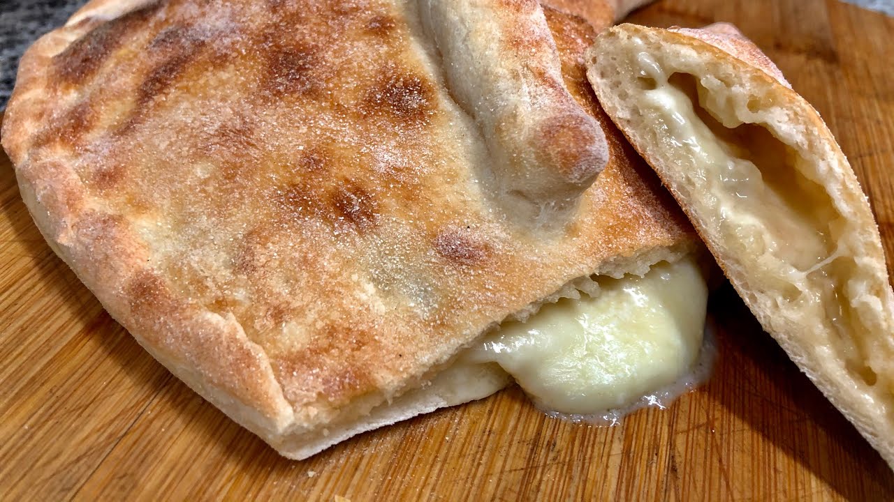 PIZZA DEL DIA 🍕 (9) CALZONE 4 QUESOS l ESTILO ROMANO.l Masa 65% hidro, horneado a 280 grados.