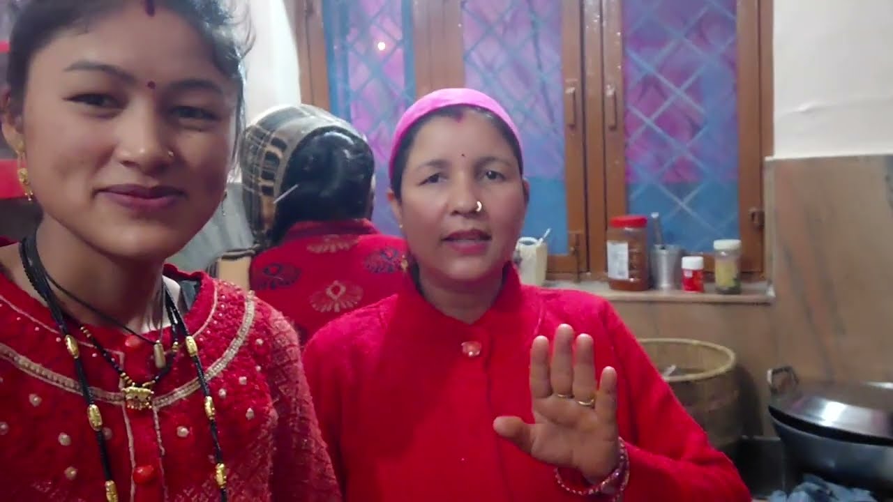 बरात  वाले  घर  मै खाया  खाना  और  सब  के साथ हंसी-मजाक  और  अपने  पहाड़ी  गानो  की झलक 