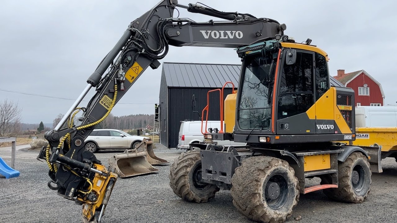 Köp Grävmaskin Volvo EWR150E med tippkärra och redskap på Klaravik