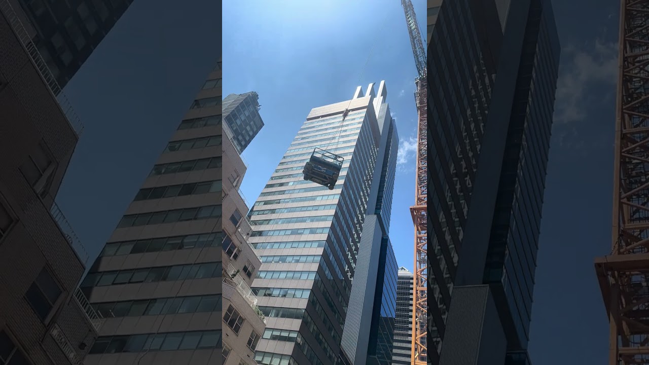 Crane work 57st #newyork #manhattan #crane #lift #newyork